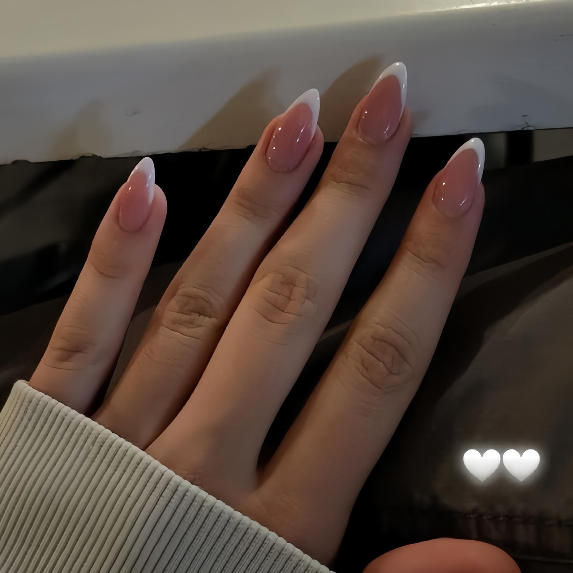 BSLVWG 24 Stück Press On Nägel – Französische Spitzen Mandelform, Kurze Acrylnägel Zum Aufkleben Mit Nagelkleber