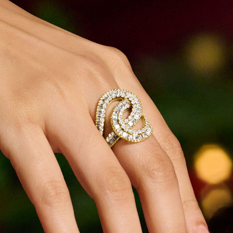 Exquisite Golden Rings Adorned with Shiny Zirconia
