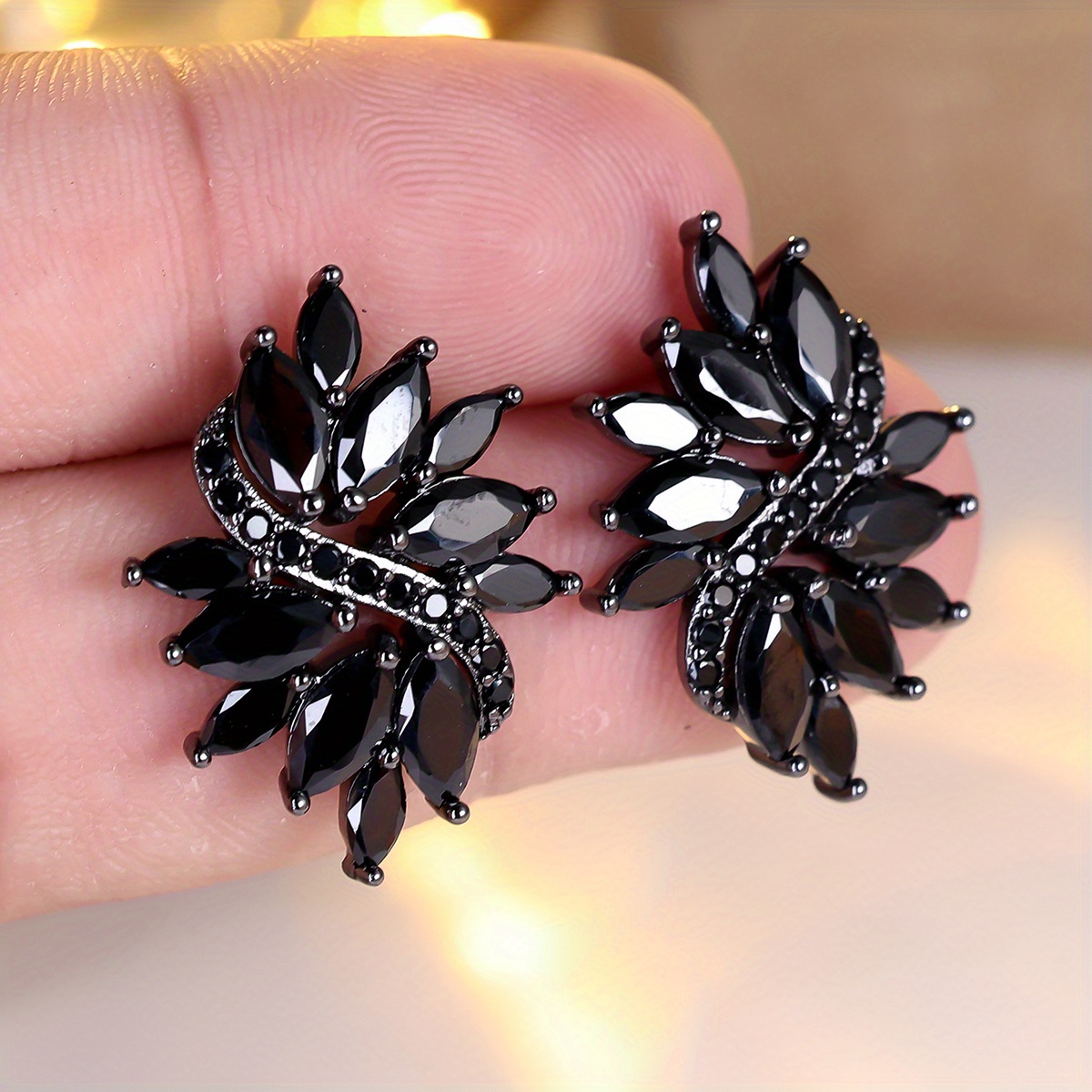 E-shop VANEL (87764081) 1 Paar Atmosphärisch Dunkler Stil Blumendesign Voll Pave Schwarze Synthetische Zirkonia Ohrstecker, CZ Blumen Ohrstecker,