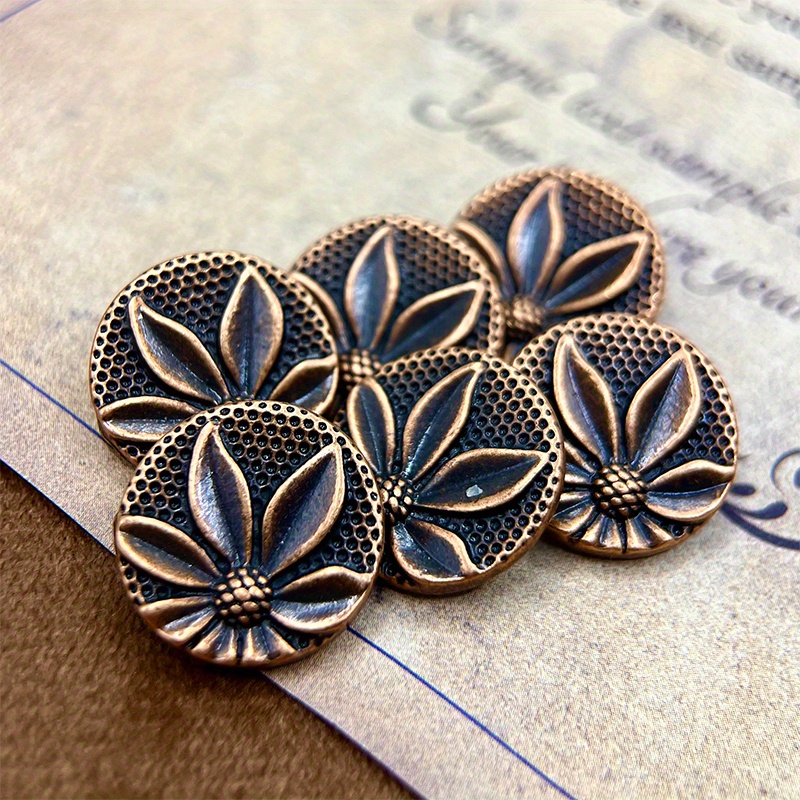 Image of Set Of Metal Buttons Featuring A Vintage , Measuring 17mm. Made From Metal, Engraved Decorations Are Perfect For Knitting And Sewing Projects, Ideal For Clothing