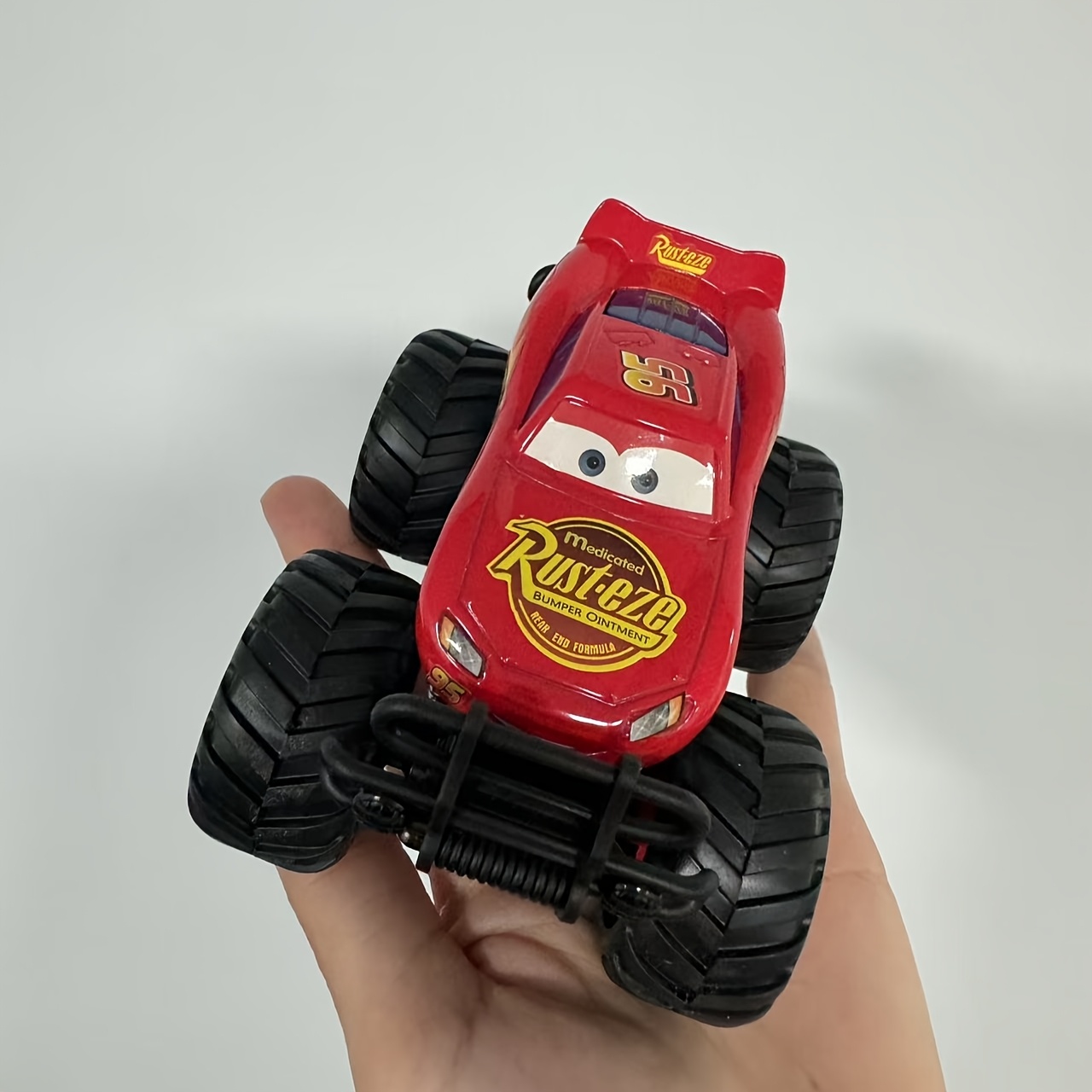 1pc  Cars Lightning McQueen  Model, Cute  Decorative Ornament, Perfect for Home, Office & Dorm Room Decor, Ideal for Halloween, Christmas, Birthday Gifts, Fun Party Decoration