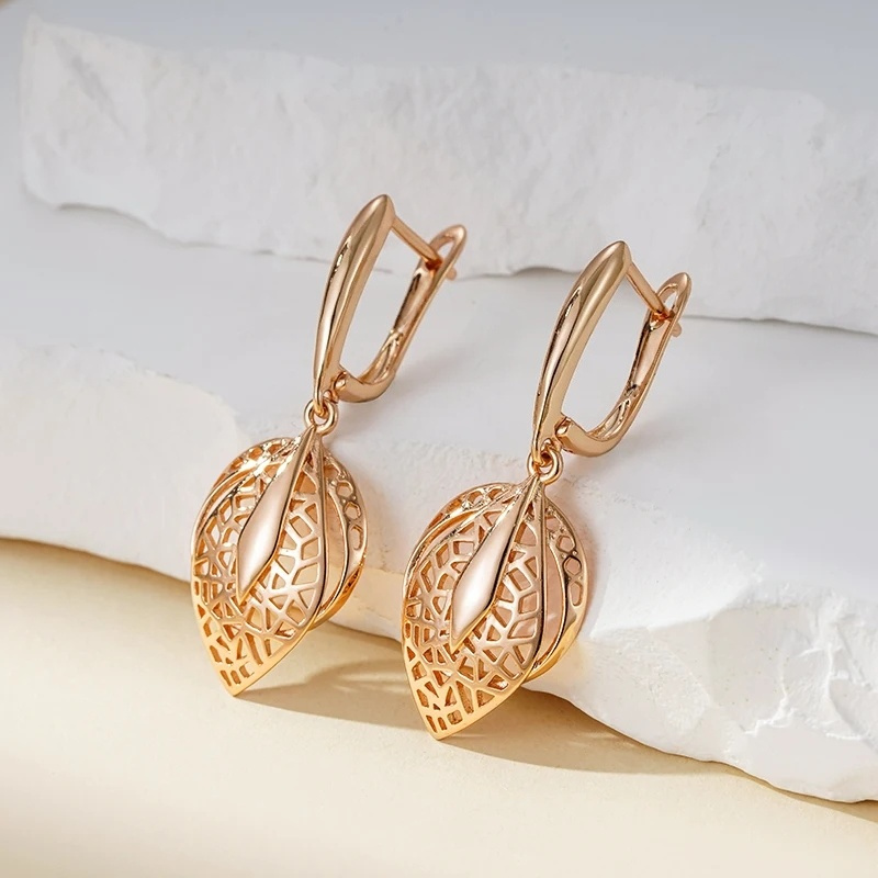 Women's Artistic Hollowed-Out Leaf-Shaped Pendant Earrings