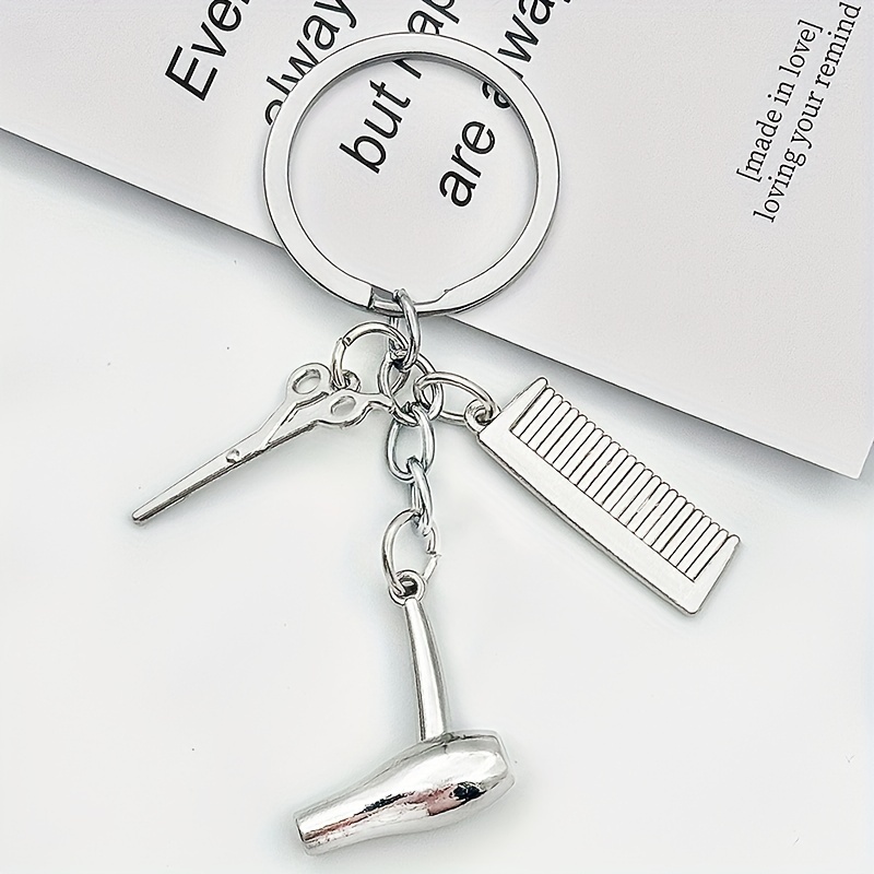 E-shop Stilvoller Metall-Friseurwerkzeug-Schlüsselanhänger – Miniatur-Anhänger mit Haarschneidemaschine, Kamm & Haartrockner | Premium-Geschenk für