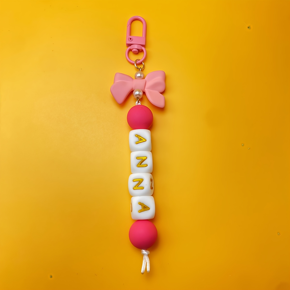 TEMU A Personalized Keychain That Customized With A Name, Featuring A Beaded Pendant. Lightweight And Adorable, Perfect For Hanging On A Crossbody
