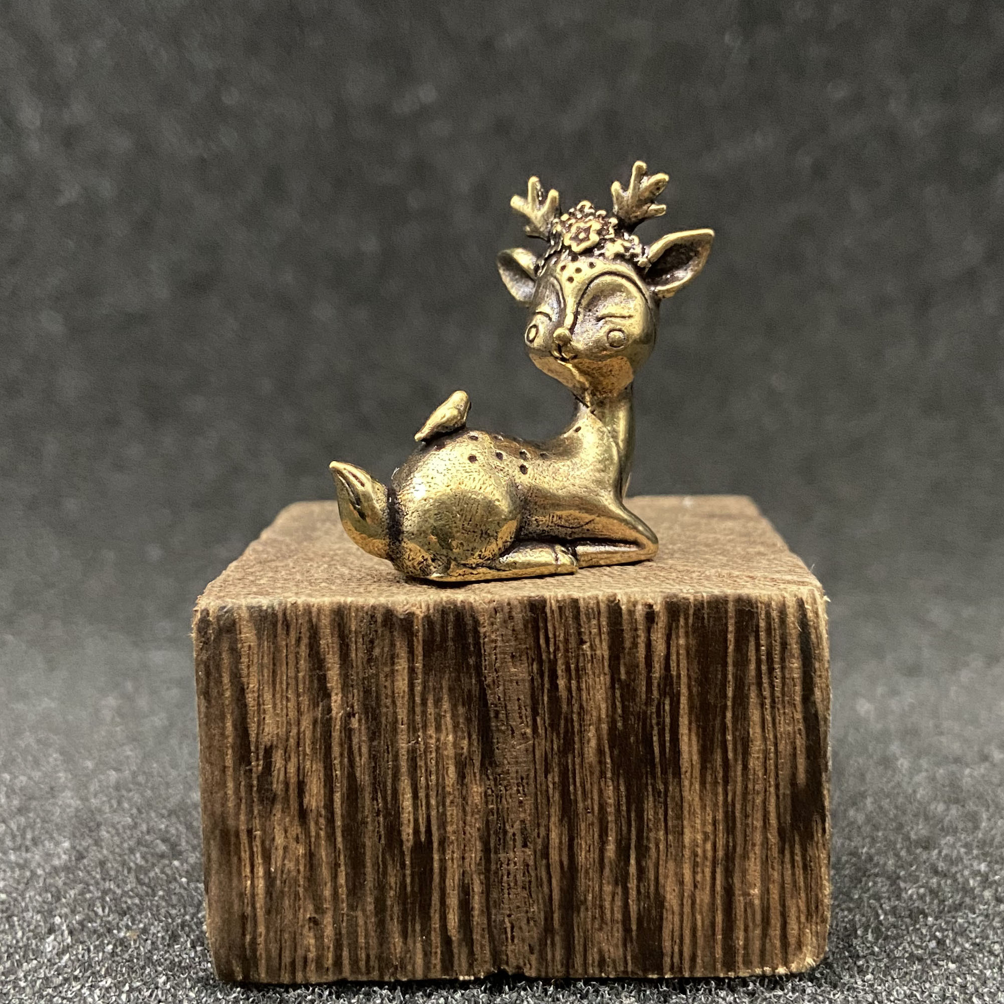 TEMU Ornement de petite statue de cerf incliné en laiton vintage de Noël, pièce de décoration intérieure nordique pour étagère de bureau, petit