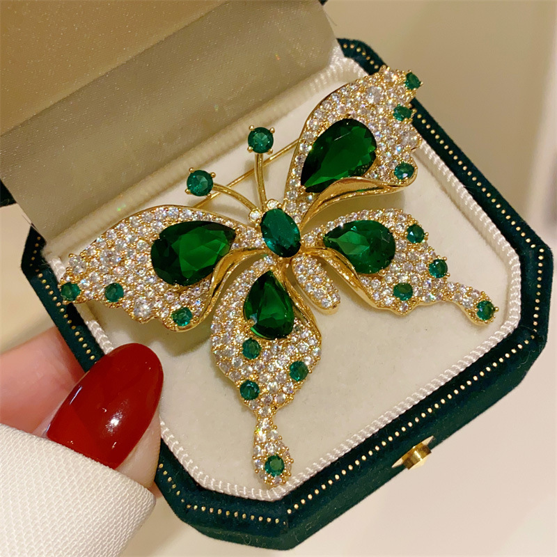 TEMU 1pc Vintage Emerald Green Brooch With Rhinestones & Sparkling Crystals, Elegant Chest For Women’s Coats Jackets Dresses, Spring Autumn Fashion Accessory, Gift For Mother’s Day Birthday, Jewelry