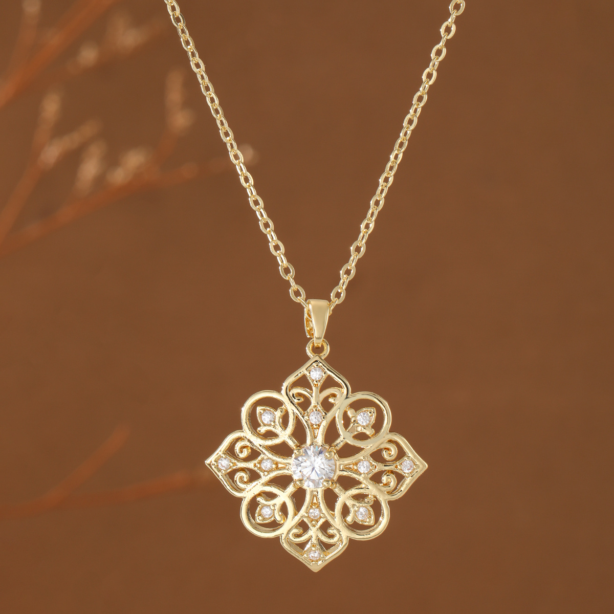 TEMU Collier pendentif pour femme, style cour vintage, de mandala , incrusté de plusieurs pierres de synthétique, adapté pour un usage décontracté,