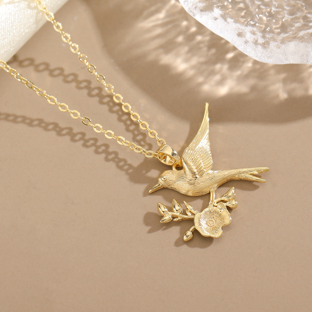 TEMU Light Luxury Retro Relief Swallow Floral Pendant Women's Necklace Daily Commute Vacation Party Dating All-match Women's Jewelry