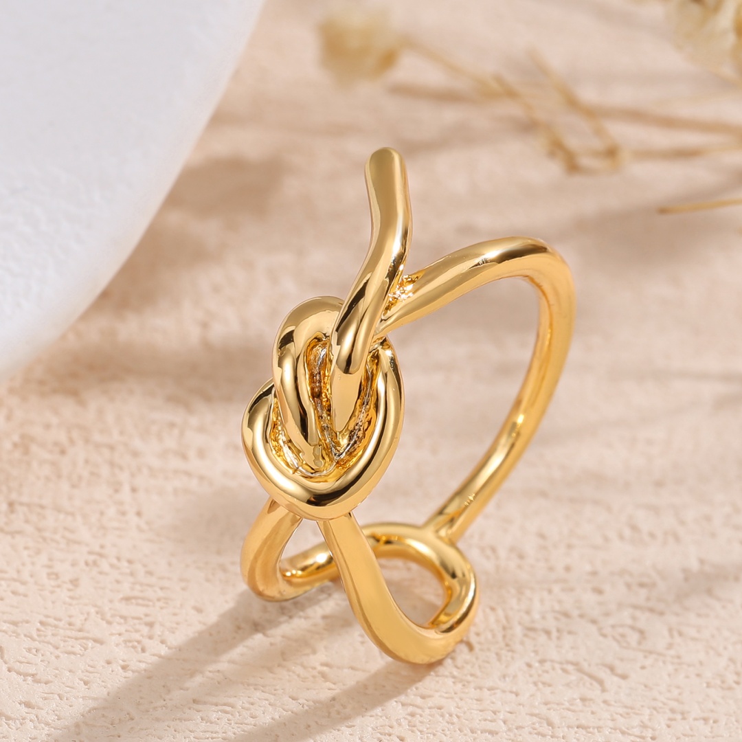 Unique Twisted Spiral Women's Ring, Luxurious Design