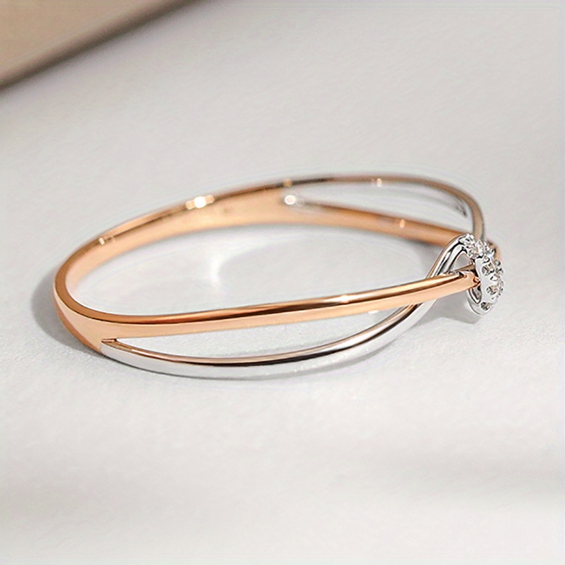 1pc Women's Engagement Ring, Minimalist Style with Synthetic Synthetic Zirconia Inlay, Two-Tone Crossed Thin Band Ring, Fashionable Ring for Women's Engagement and Wedding Wear, Elegant Accessory for Daily Casual, Vacation, Suitable for Daily