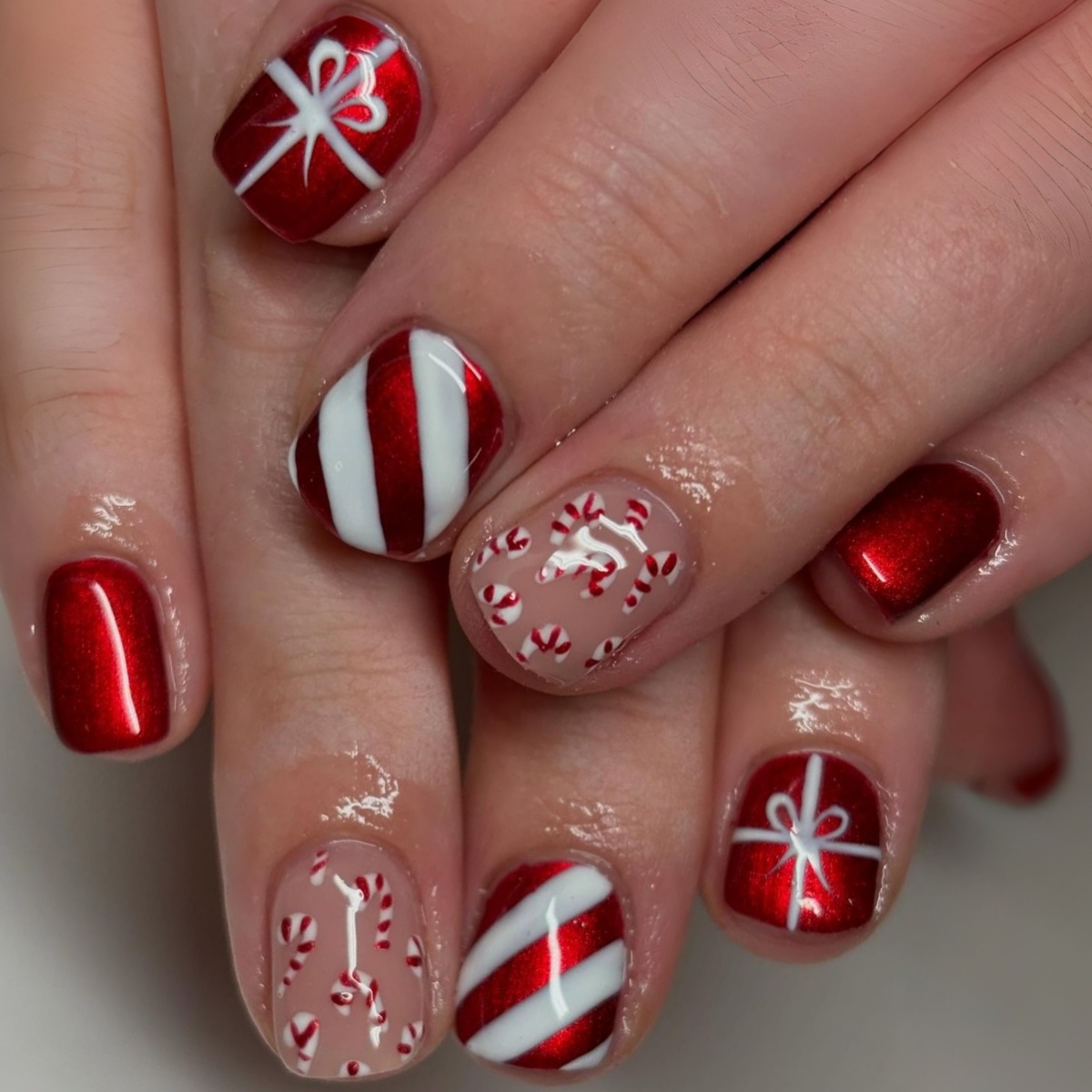 TEMU 24pcs Christmas Press-on Nails, Red Candy Cane Stripe With Gift Bow Pattern, Short Square Party Fake Nails, Removable Artificial Nails