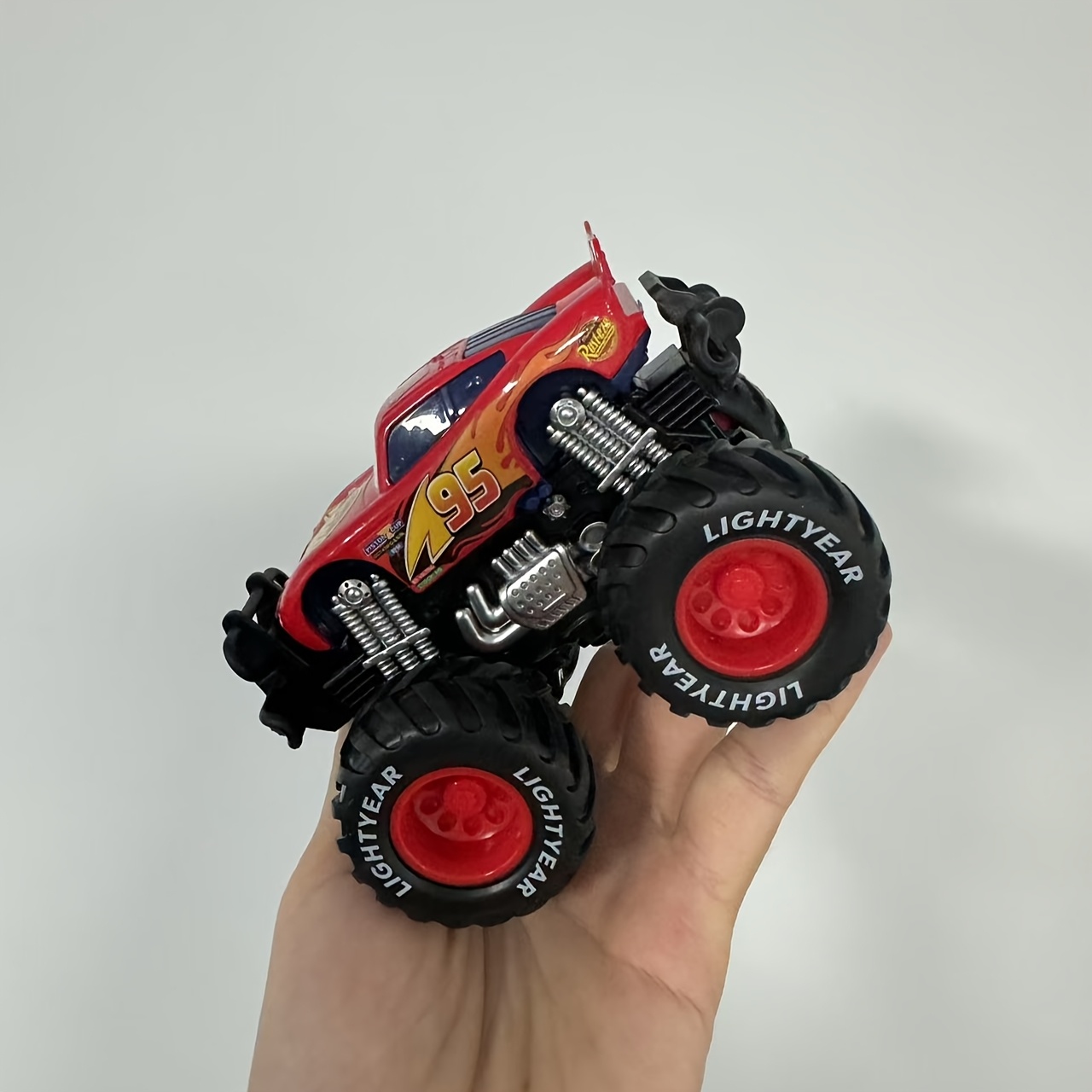 1pc  Cars Lightning McQueen  Model, Cute  Decorative Ornament, Perfect for Home, Office & Dorm Room Decor, Ideal for Halloween, Christmas, Birthday Gifts, Fun Party Decoration