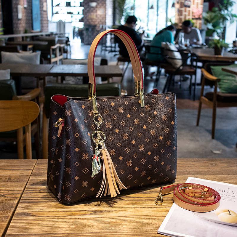 2026 new genuine leather womens bag trendy small crossbody bag large capacity   bucket bag