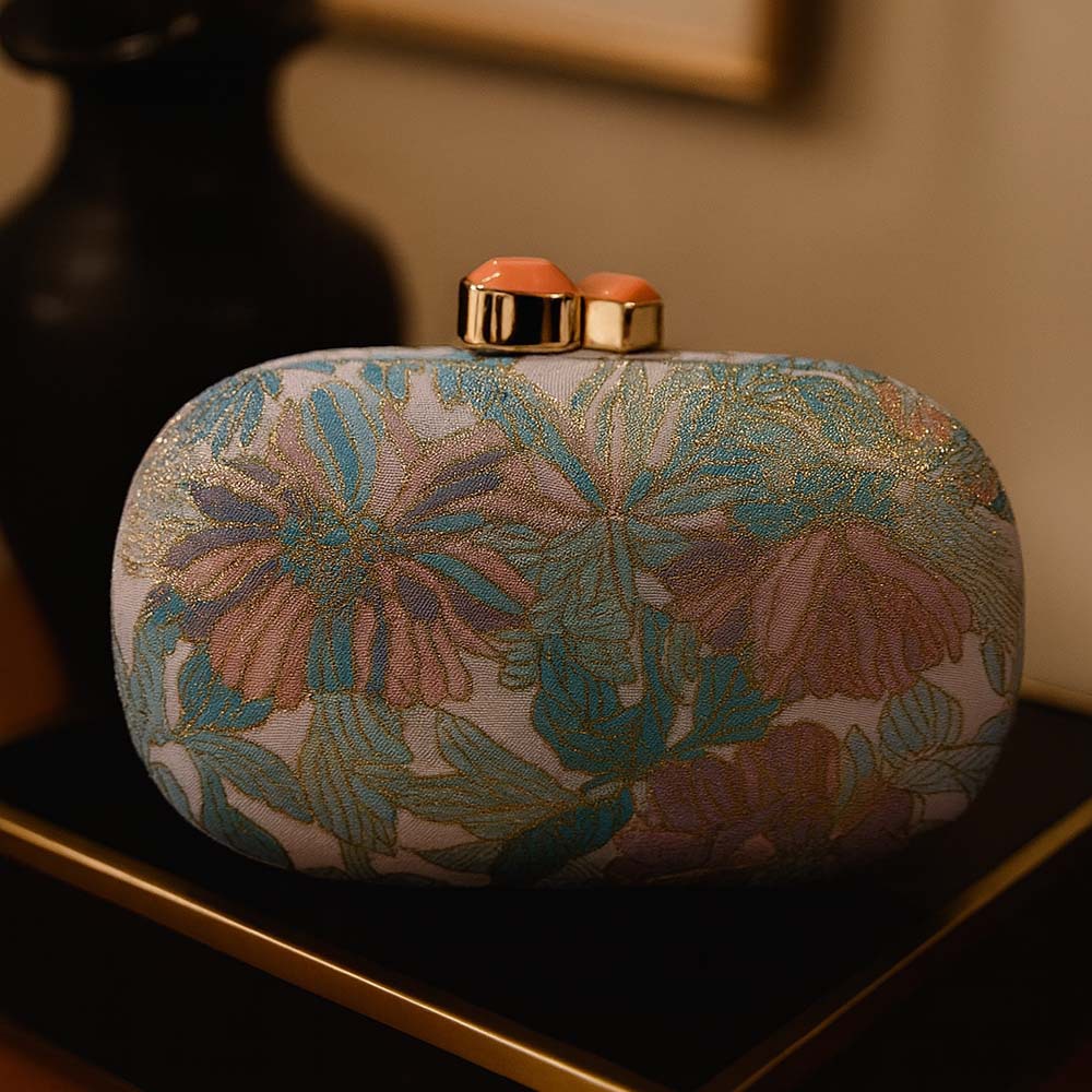Image of Women's Retro European & Single Shoulder Crossbody Bag & Evening Clutch - Tassel Zipper Closure, Strap, Fringe Detail Suitable For Weddings, Parties, Daily Use - Hand Washable Fabric Bag (//)
