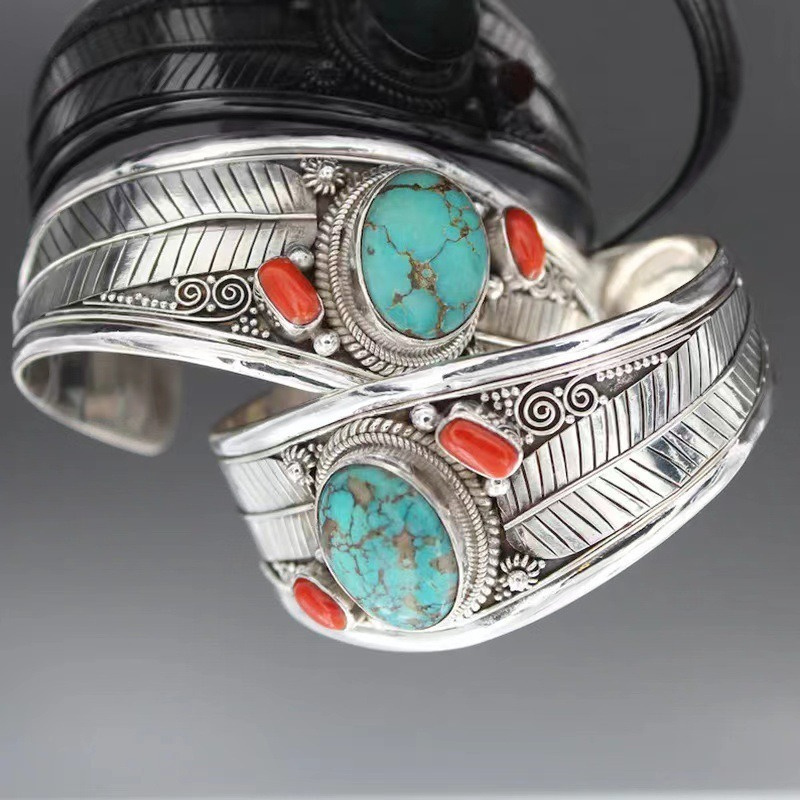 

A Set Of 2 Unique Retro Leaf And Bracelets For Women, Featuring Elegant And Gorgeous European And American Style Bangles, Perfect For Casual Accessories.