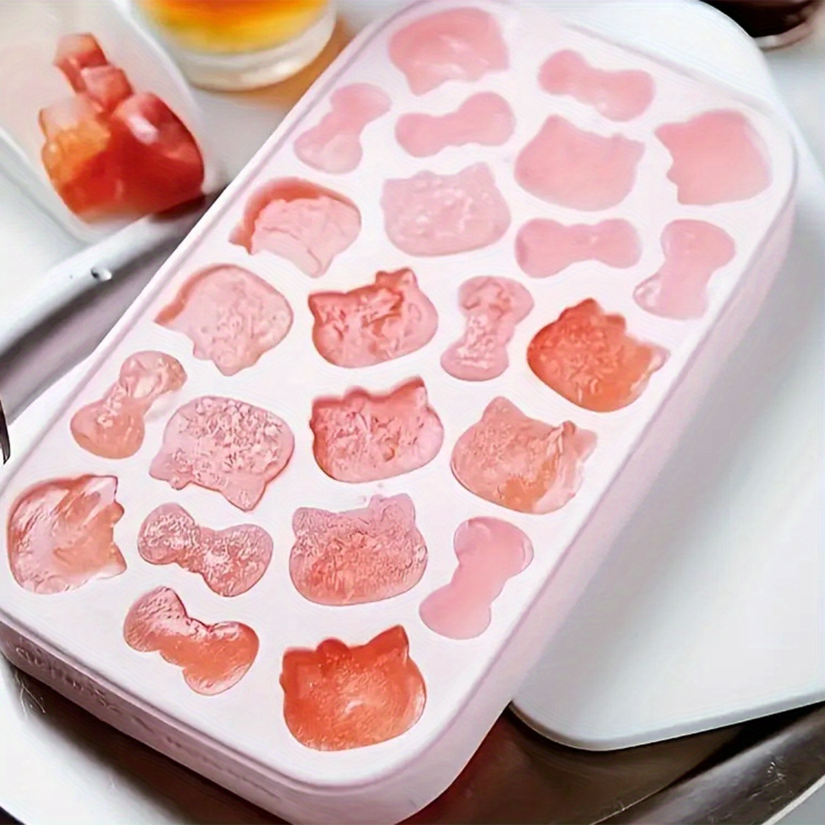 Sanrio Home Homemade Ice Artifact Sealed with Lid Mini Ice Cube Mold Silicone Ice Tray