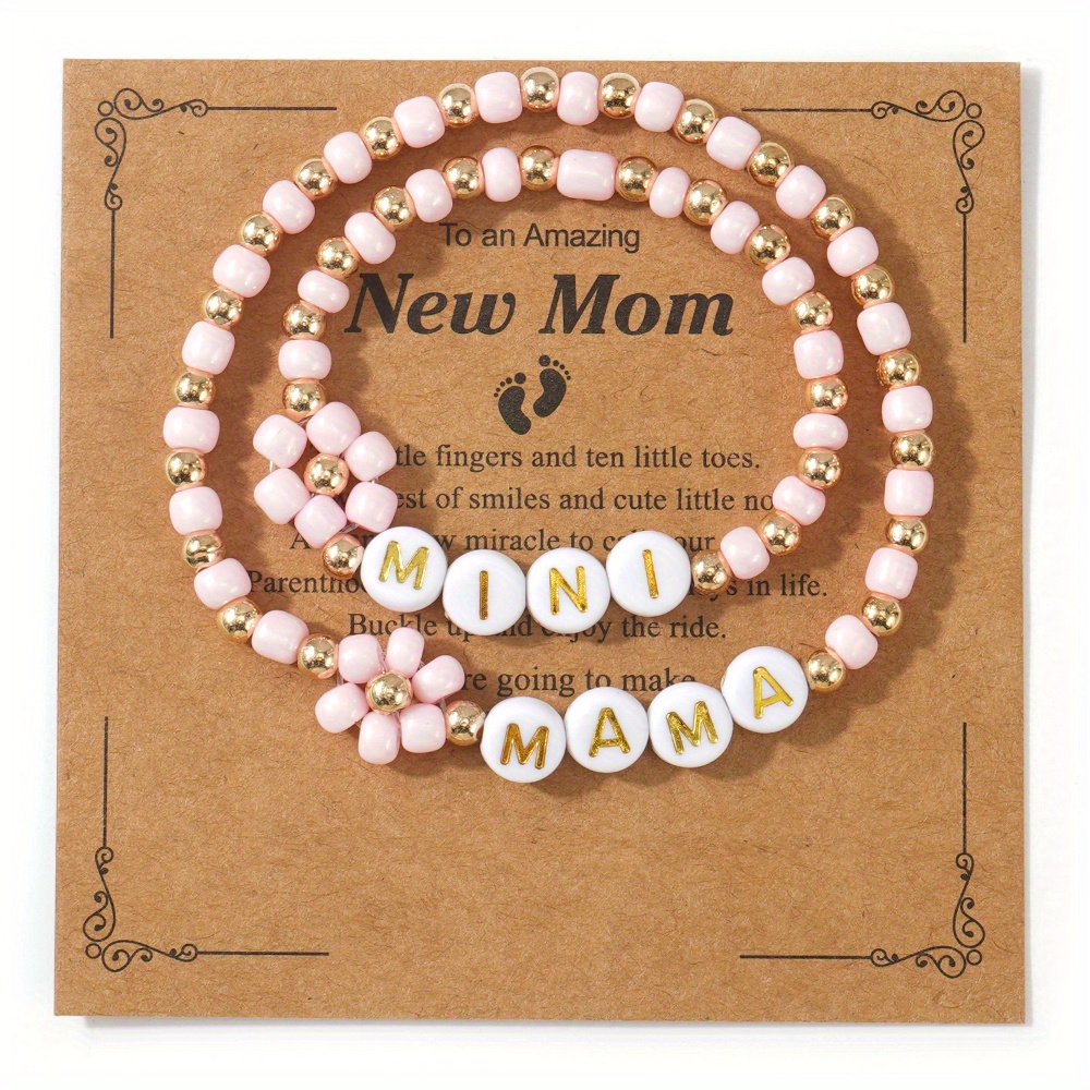 E-shop 2er-Set handgefertigte Armbänder mit geflochtenen rosa Glasperlen und Blumenmuster "MAMA" Buchstabenkette - Mutter-Tochter-Armbänder -