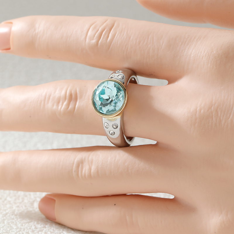 Women's Refreshing Light Luxury Transparent Blue Synthetic Zirconia Ring
