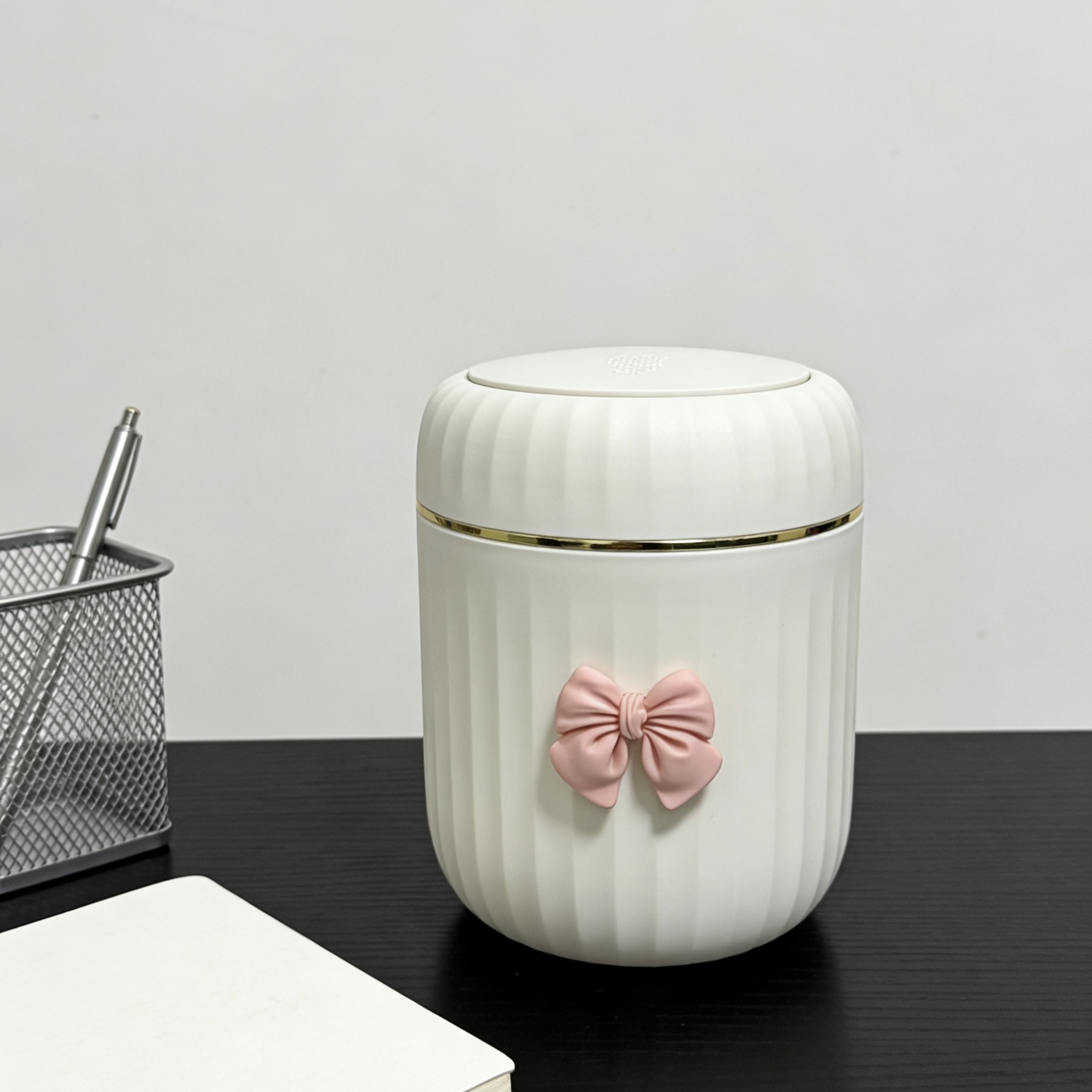 TEMU Portable Foot-activated Trash Can, Lid And Bow Decoration - No Power Needed, Suitable For Office, Living Room, Or Desktop Storage, Home Desktop