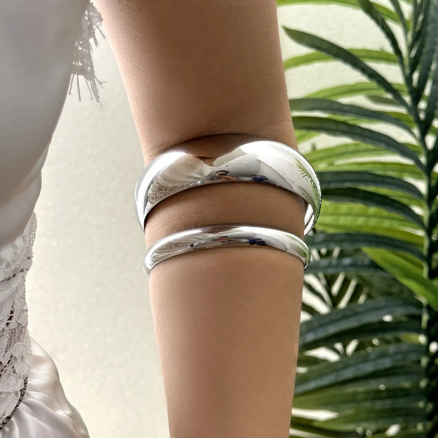2pcs Fashionable Minimalist Elegant Stackable Temperament-enhancing Women's Plain Iron Bracelet, Versatile Niche Suitable For Occasions And Matching
