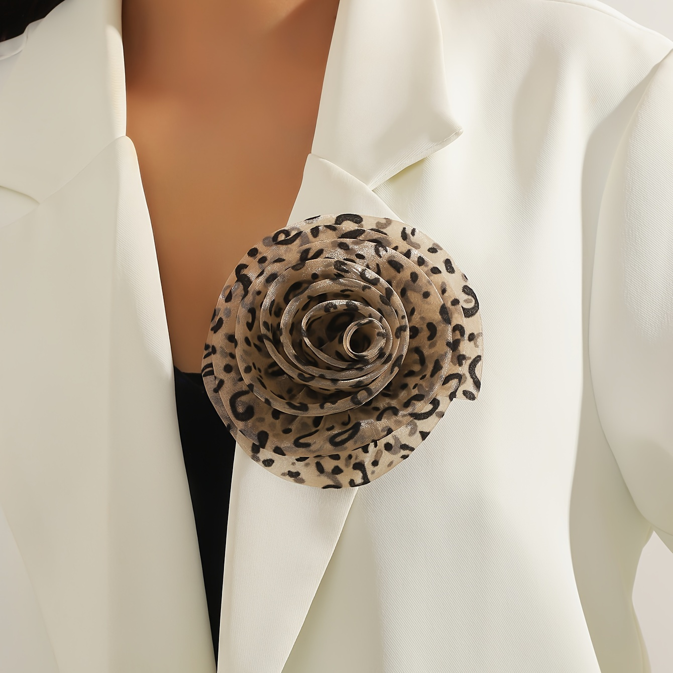 Image of 1pc Leopard Print Floral Lace Brooch, Classic Fashion, Suitable For Parties, Business Occasions, No Enamel, Made Of Lace, Valentine's Day Women And