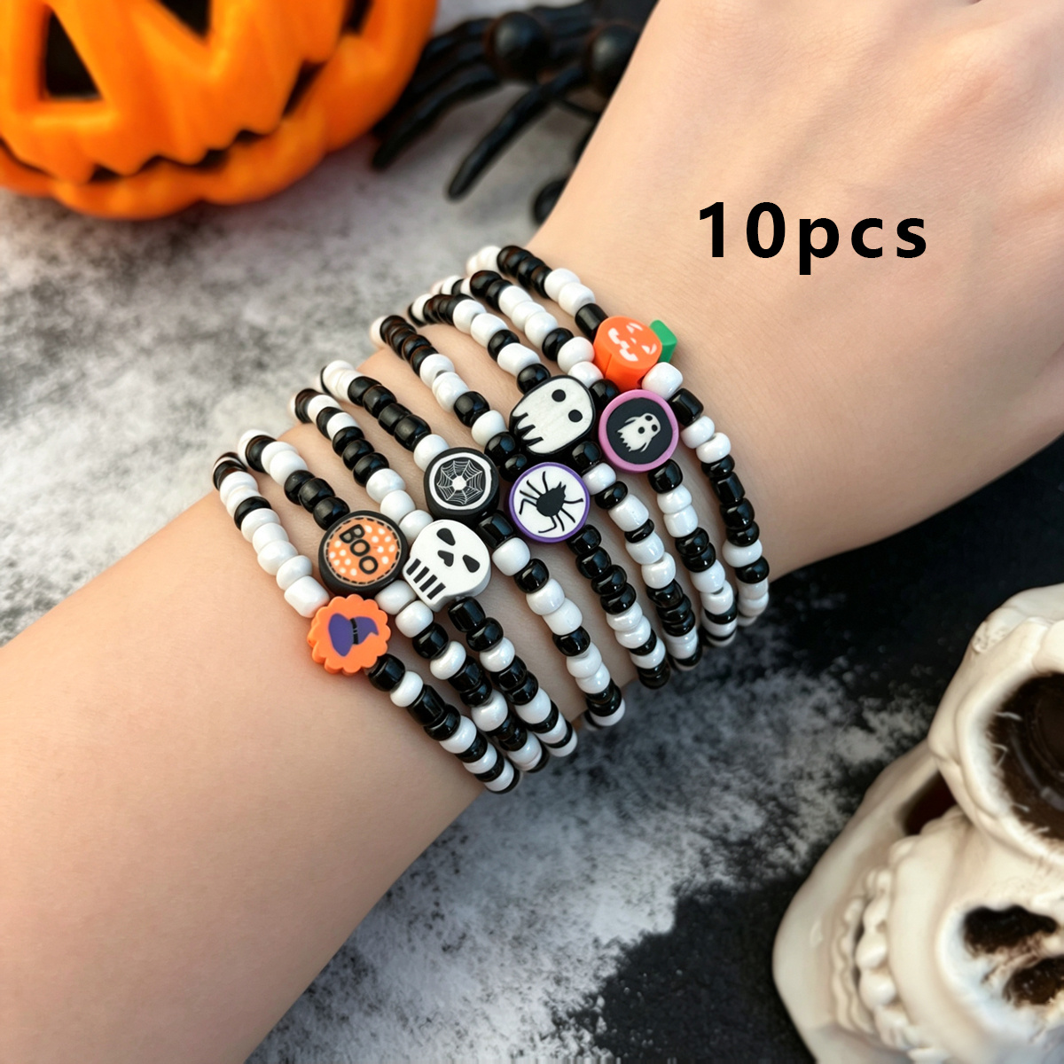TEMU Lot de 10/16 bracelets extensibles sur le thème d'Halloween , perles espacées noires et blanches avec plusieurs breloques en pâte molle à dessin