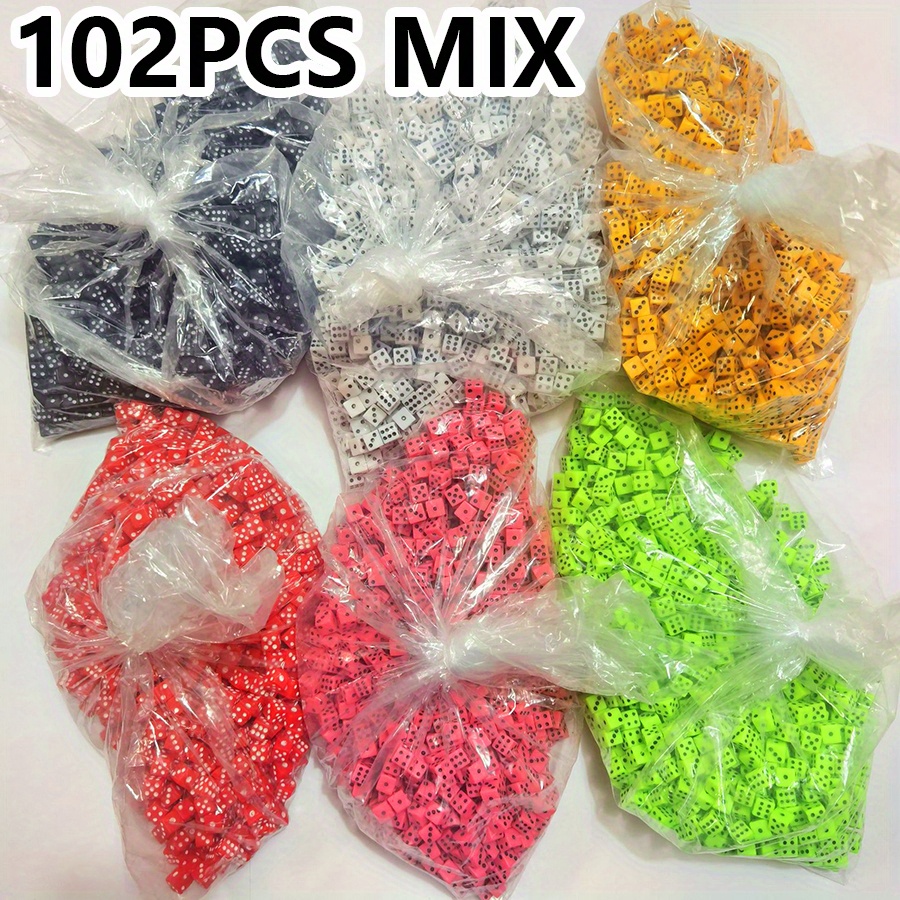 E-shop 102-teiliges Set 8mm Mini-Würfel in verschiedenen Farben, Quadratische Eckpunkt-Würfel, Party-Spielzubehör, Punktspiel-Requisiten,