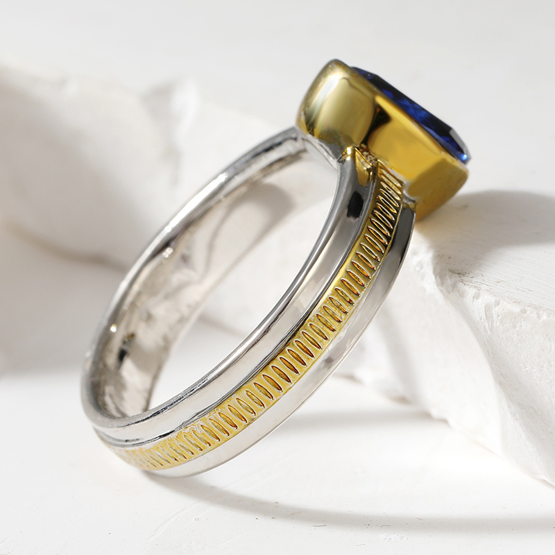 Women's Retro Minimalist Two-Tone Oval Deep Blue Synthetic Zirconia Ring