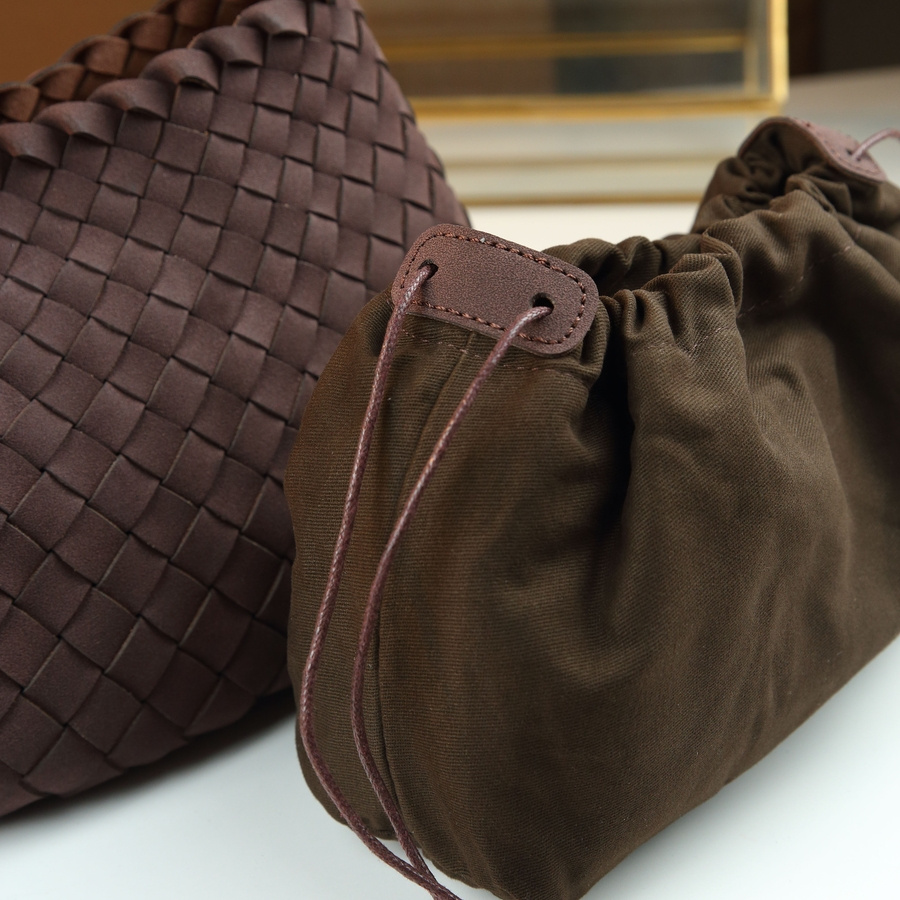 Mindia Handbag on shoulder model