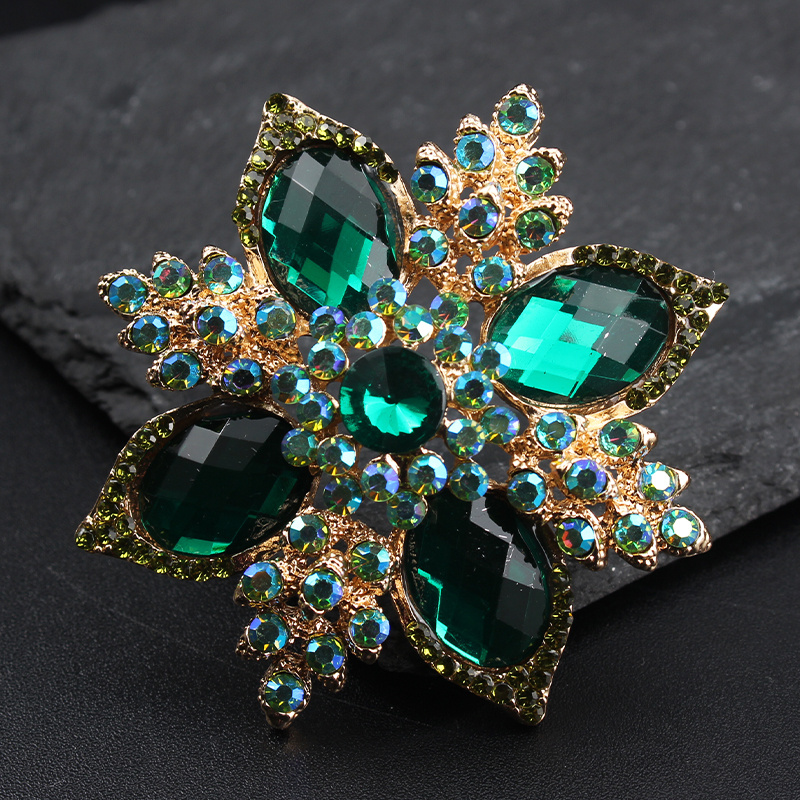 vintage style green   flower brooch baroque   quadrangular cross design irregular shape   accessory details 2