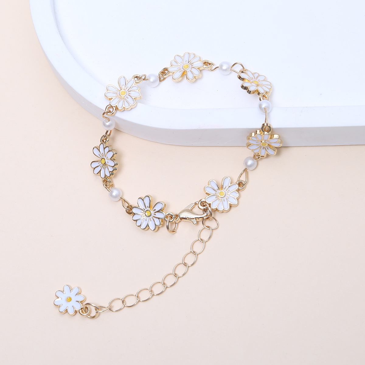 TEMU Cute Daisy Bracelet 304 Stainless Steel Material Light Luxury Retro Style Celebration Party Vacation Versatile Jewelry Retro Fashion Versatile