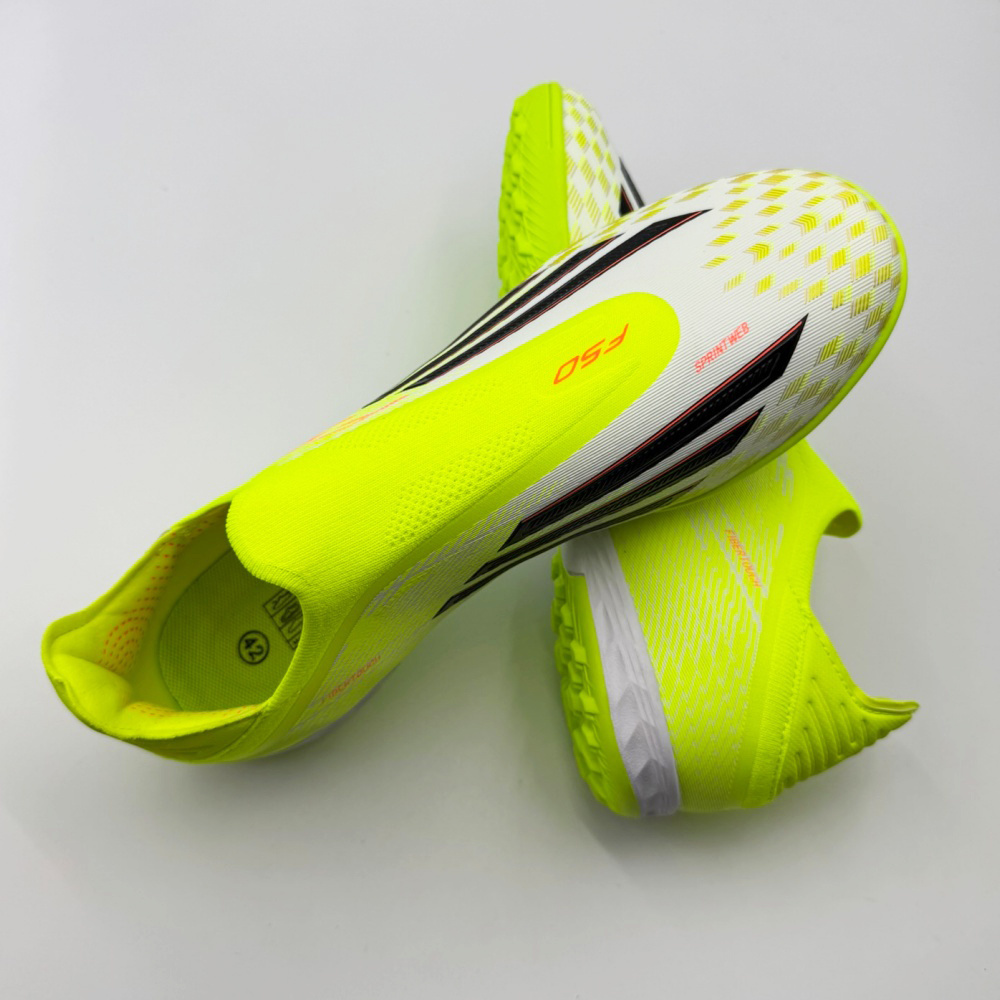 imagen del artículo   de fútbol cómodas para hombres, zapatillas de entrenamiento antideslizantes, zapatos de fútbol sala resistentes  , profesionales ultraligeros, originales para mujeres