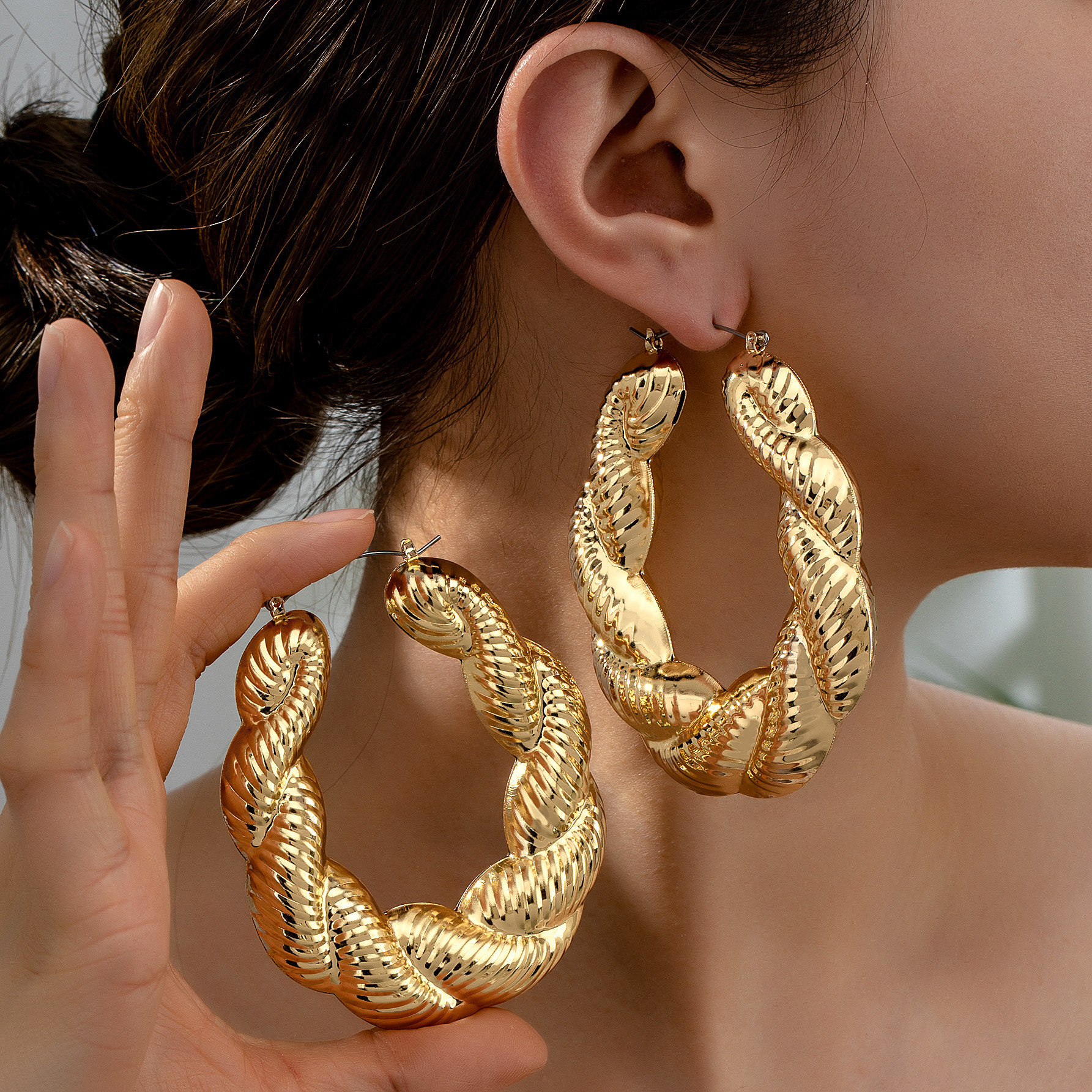 TEMU 2pcs Fashionable Earrings Retro Light Luxury Earrings Earrings, Trendy Earrings, Clip On Earrings For Non Pierced, Hoop Earrings For, Earrings