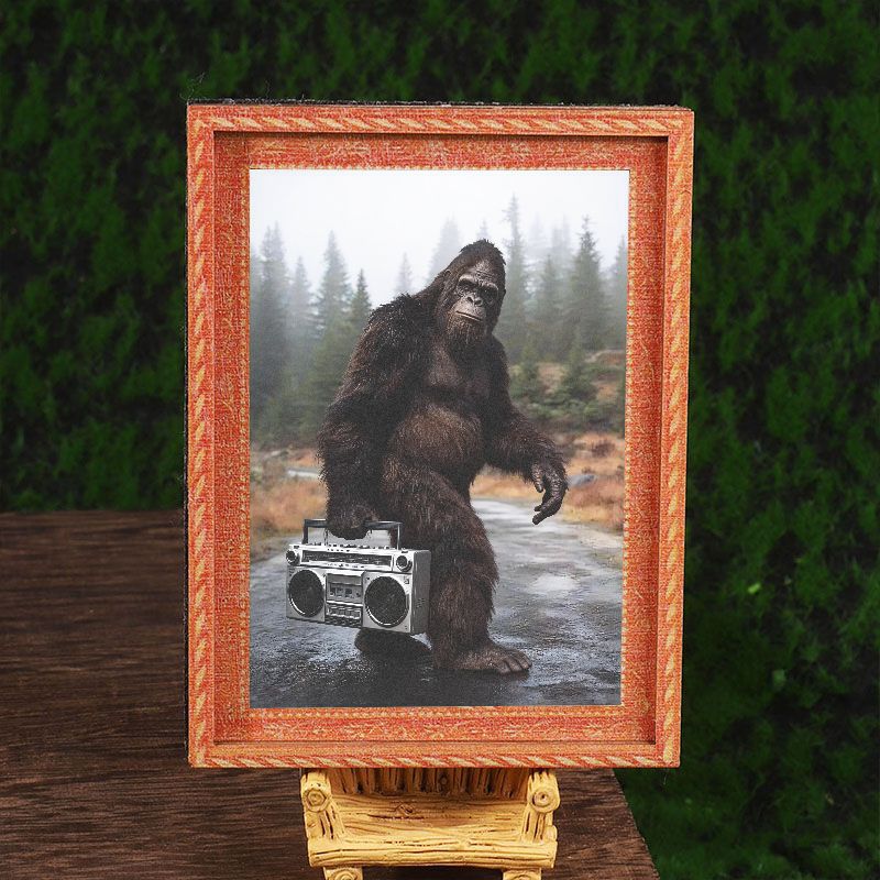 TEMU A Mini-sized Photo Frame-shaped Fridge Magnet Featuring A Holding A Vintage Radio, Combining Traditional Sighting Photos With Iconic Items From