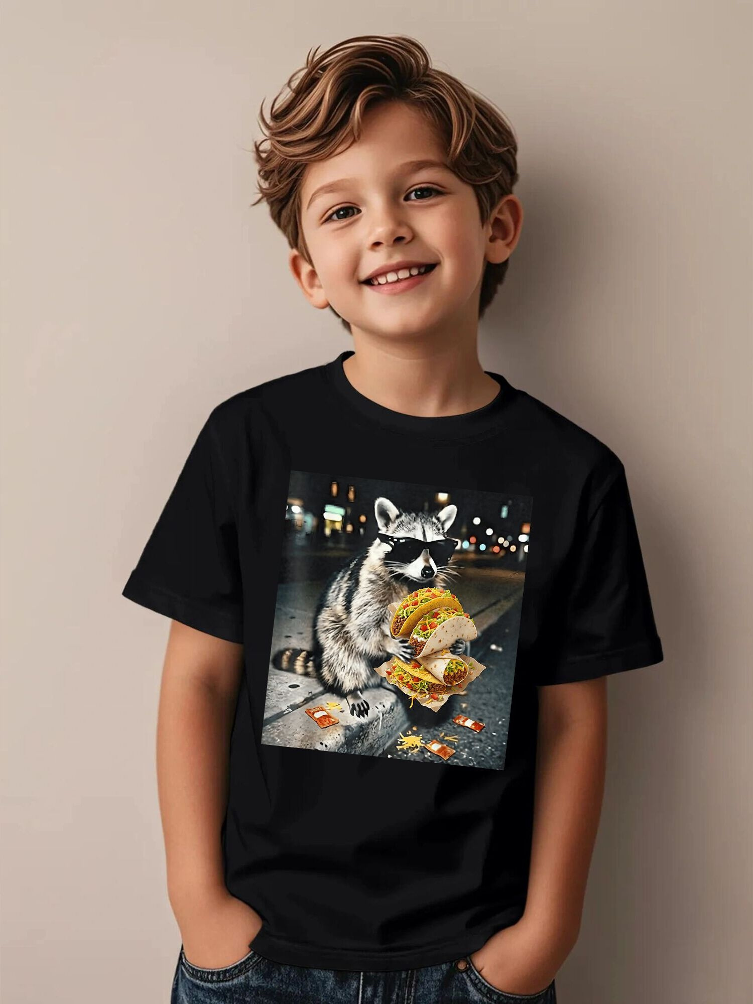 Camiseta infantil con estampado estético divertido de mapache genial con gafas de moda comiendo un burrito - Animal de comida callejera, camiseta casual para niños, top de moda para niños