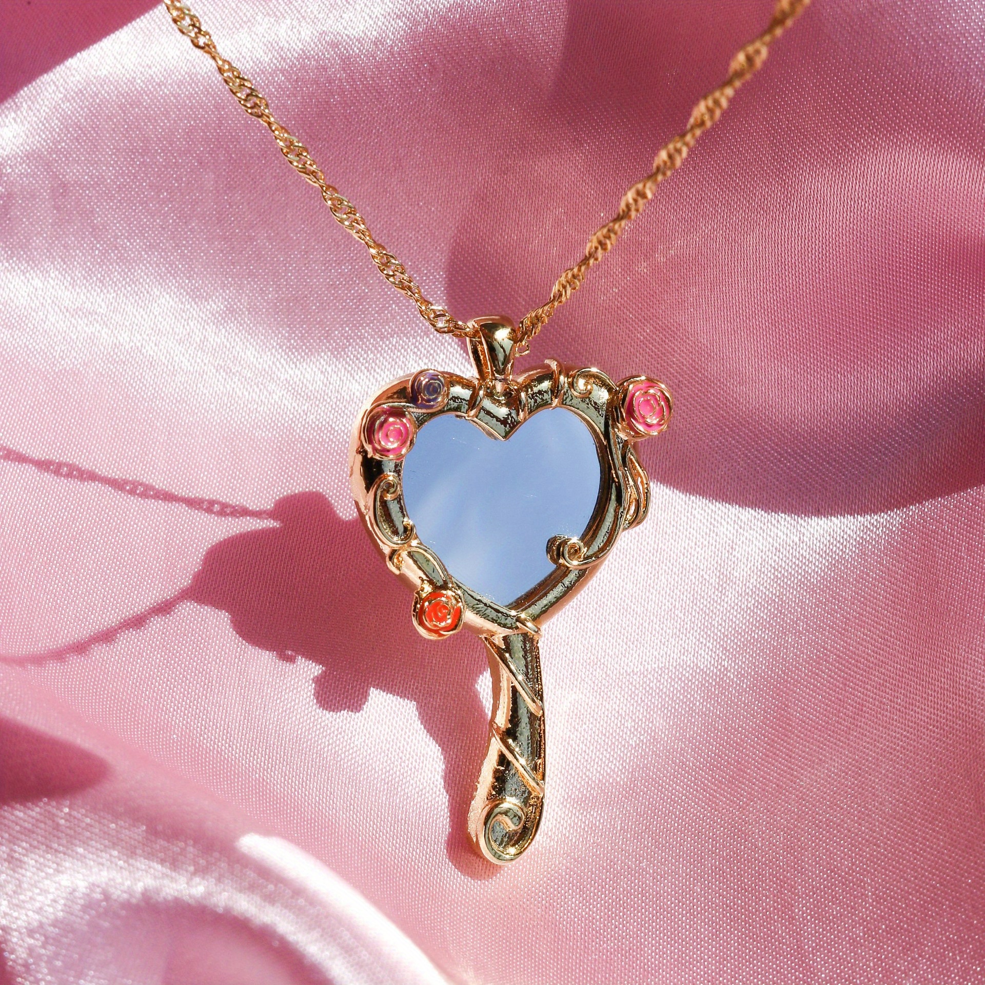 

A Stylish Geometric Mirror Necklace With Real Mirror Lenses, A Cute Girl Ins Wind Necklace.