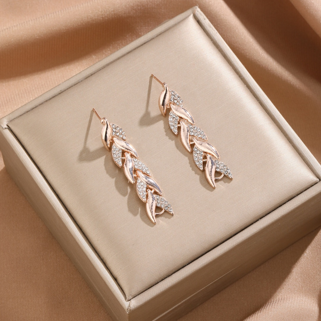 Image of 1 Pair Women's Luxury Creative Rhinestone Bling Bling Fish Tail/leaf Shaped Drop Earrings, Daily Party Wear