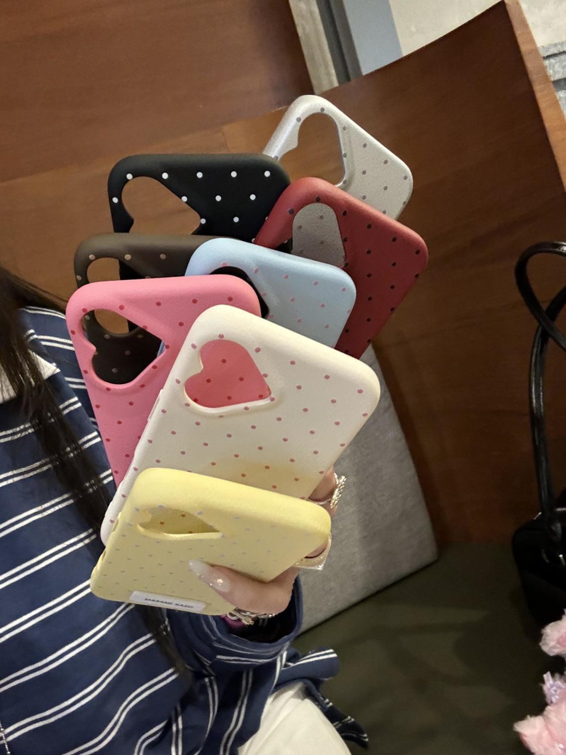 The Camera Is in The Shape of Love, Apple 16Plus Female 16 Cute Lychee Pattern, And The Leather Pattern Is Suitable for Apple 16 Single-Piece Mobile Phone Case, Which Feels Comfortable.