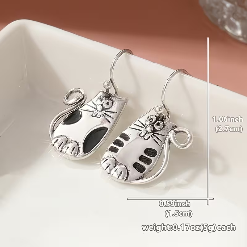 Women's Retro Kitten Asymmetrical Earrings — Playful Design