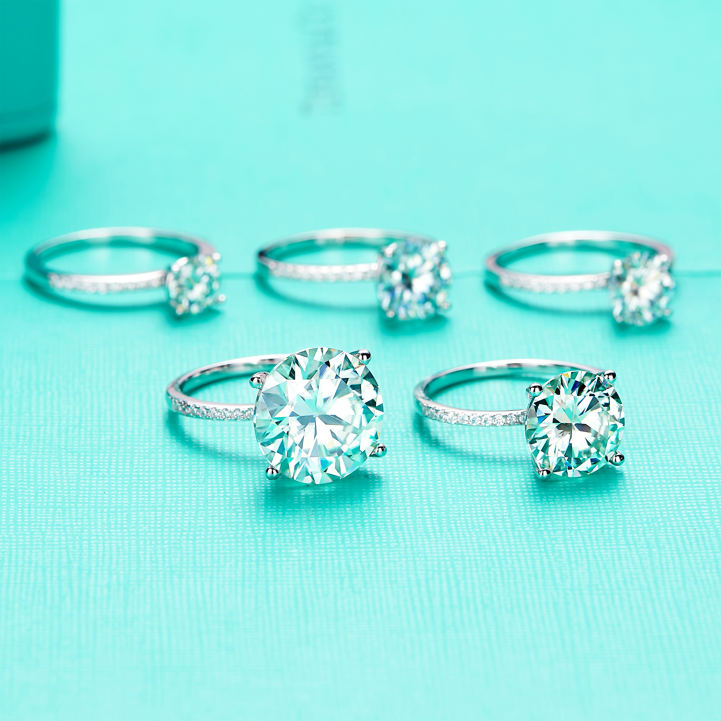 Women's Luxury Engagement Moissanite Ring in 925 Silver