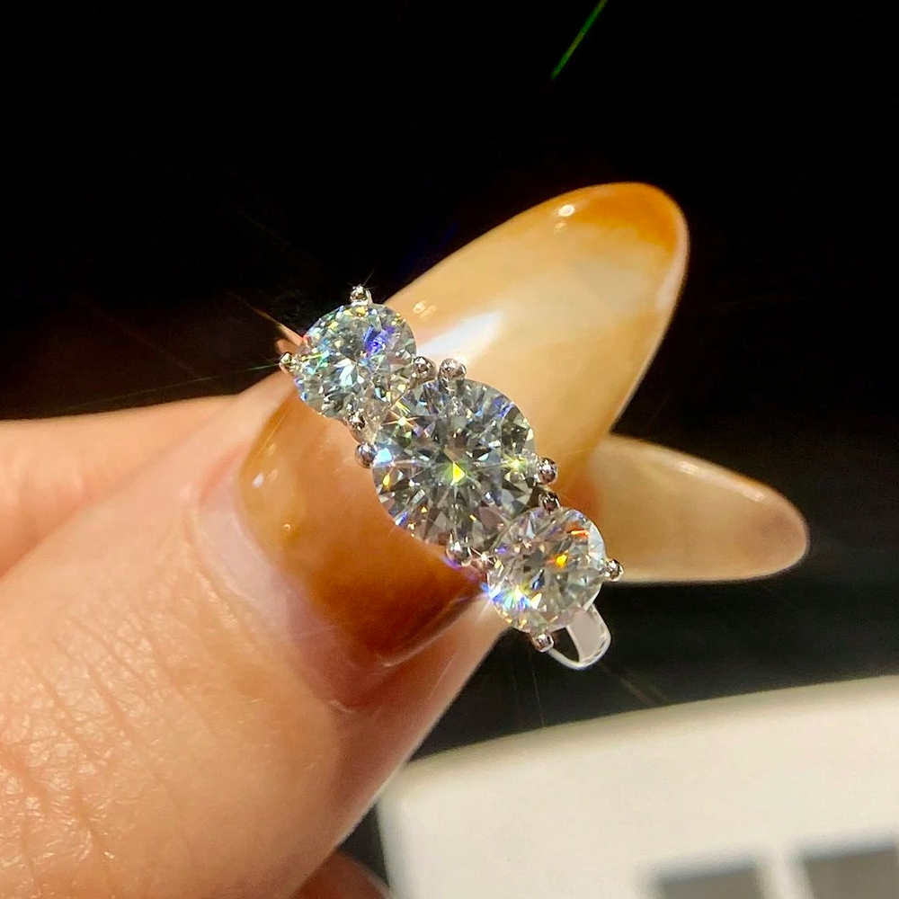 S925 Elegant Moissanite Three-stone Classic Ring, 2/4 Carat