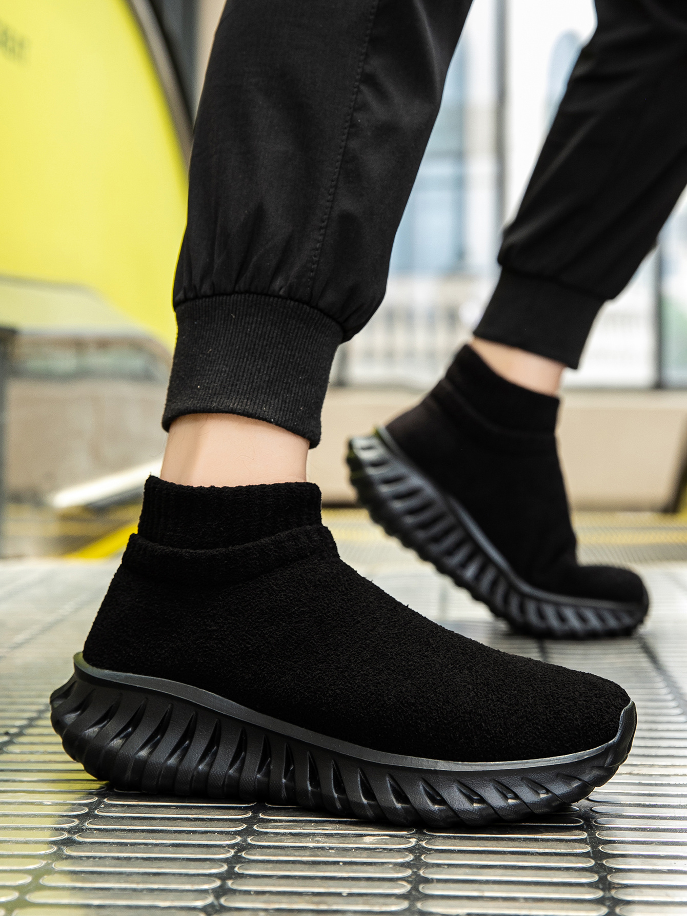 2025 New Autumn And Winter Thick Warm Men'S Fashionable Versatile High-Top Casual Shoes, Lightweight And Comfortable Sports Shoes