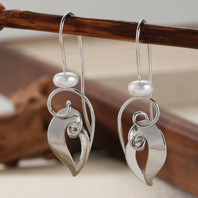 TEMU Bohemian Retro Style Handmade Bent Leaf Earrings, Ethnic Minimalist Style Round Bead Geometric Hollow Winding Hanging Earrings, Suitable For