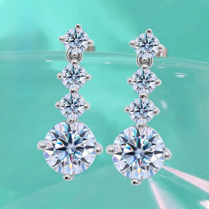 1pc 1.3Carat Exquisitely Crafted Sterling 925 Silvery Dangle Earrings Adorned with Sparkling Moissanite. Boasting An Elegant Vocation Style, They Make A Delightful and Thoughtful Gift for Women