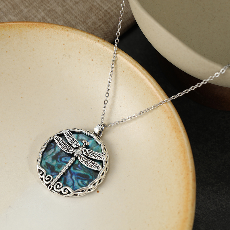 TEMU Ladies' Vintage Pendant Necklace, Designed With A Woven Border And Dragonfly Round Badge, Featuring A Bohemian Atmosphere And Artistic Style For