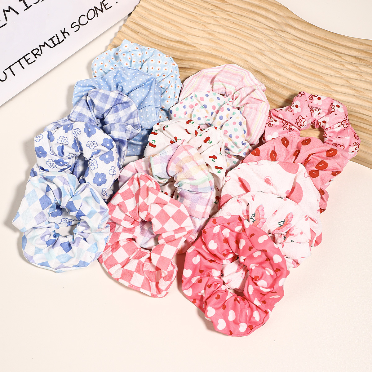 E-shop 15er Set Damen Haargummis, weiche und elastische Stirnbänder mit niedlichen Mustern - Blumenmuster, Polka Dots, Karo, Kirschen und Herzdesigns.