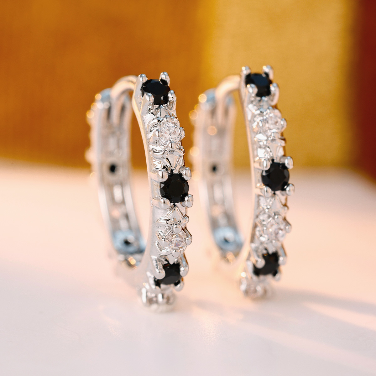 Women's Geometric Black and White Synthetic Zirconia Stud Earrings