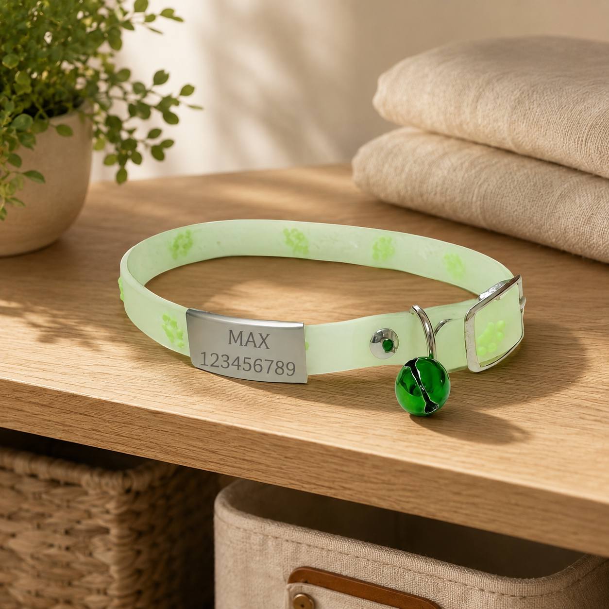 TEMU [customized]cat Luminous Collar, Including 1 Collar  1 Bell, Luminous Collar, Luminous Collar With Paw Print Pattern, Nighttime Safety Anti-lost