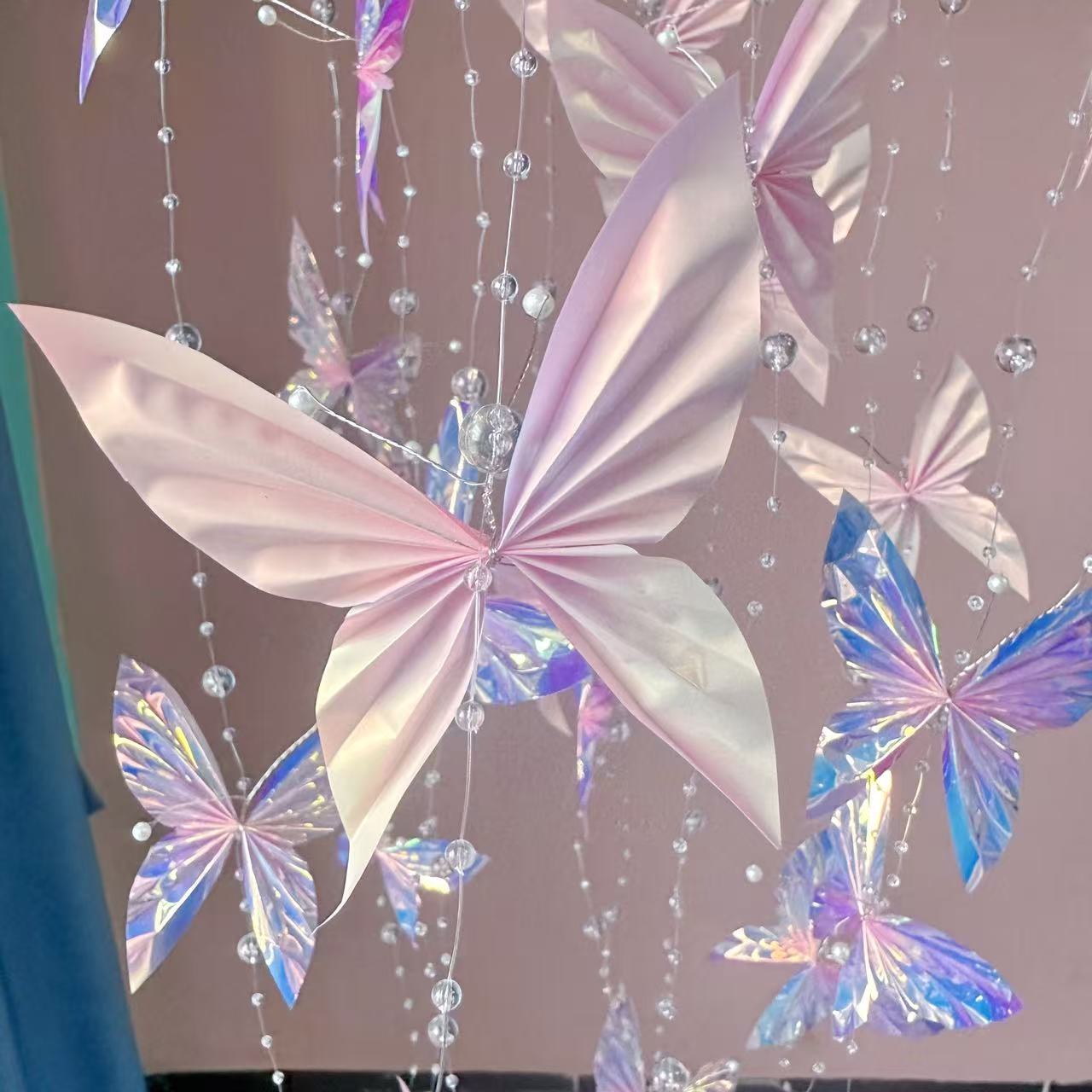 E-shop 21-teiliger handgefertigter realistischer fliegender Schmetterlings-Windspiel & Deko - Bunte Wind bewegende Flügel, langlebige