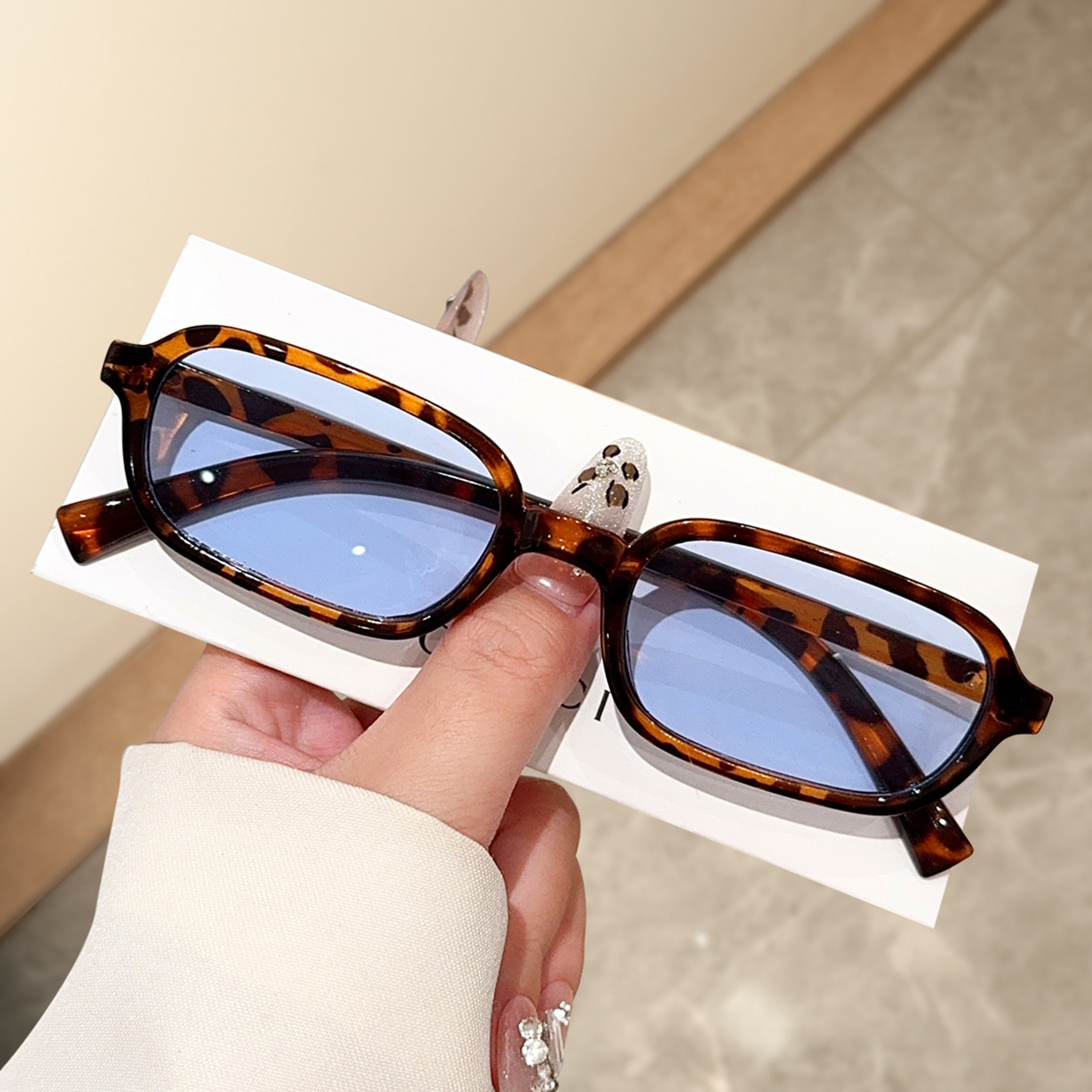 Square Frame Lightweight Sunglasses, Casual Retro Style